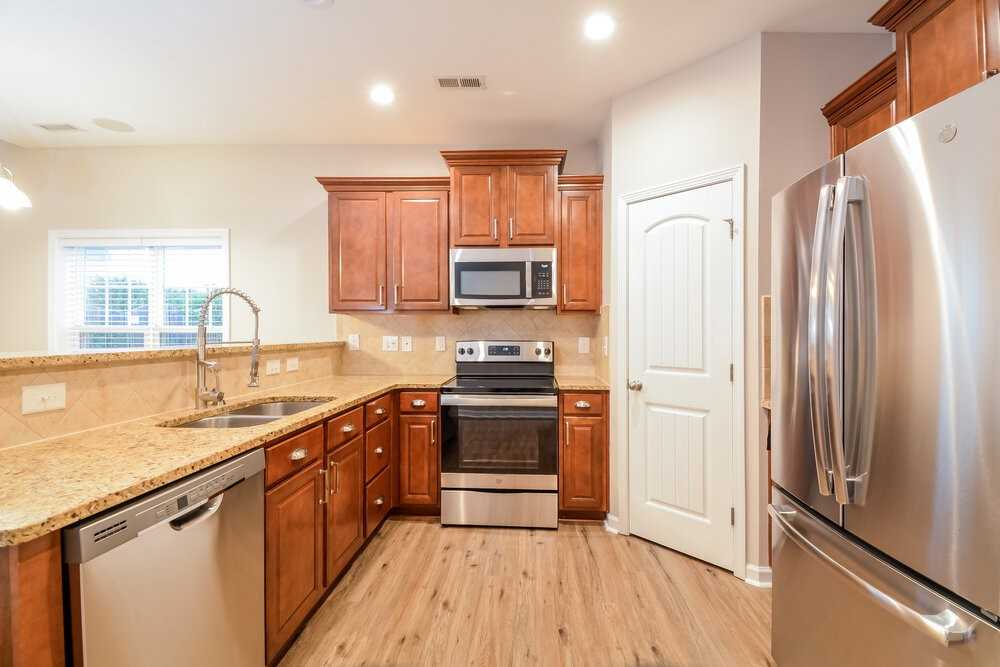 229 Breezemont Dr - Photo 6 of 17