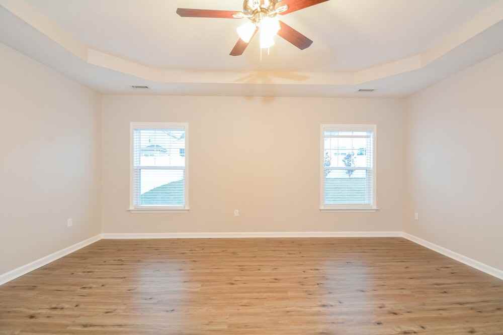 229 Breezemont Dr - Photo 7 of 17