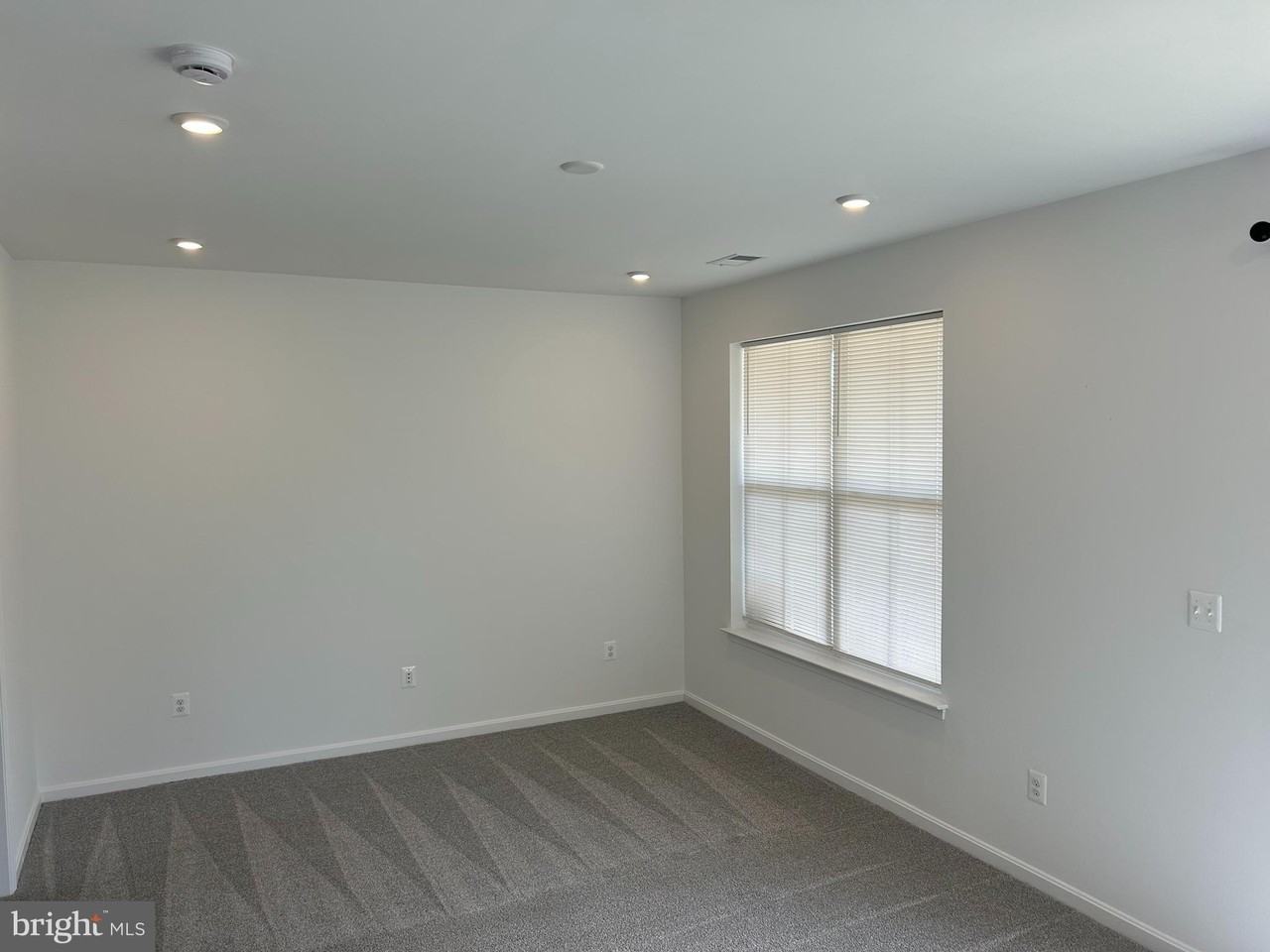 518 Rosemary Cir - Photo 2 of 15