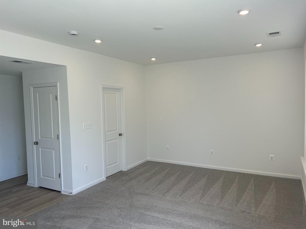 518 Rosemary Cir - Photo 3 of 15