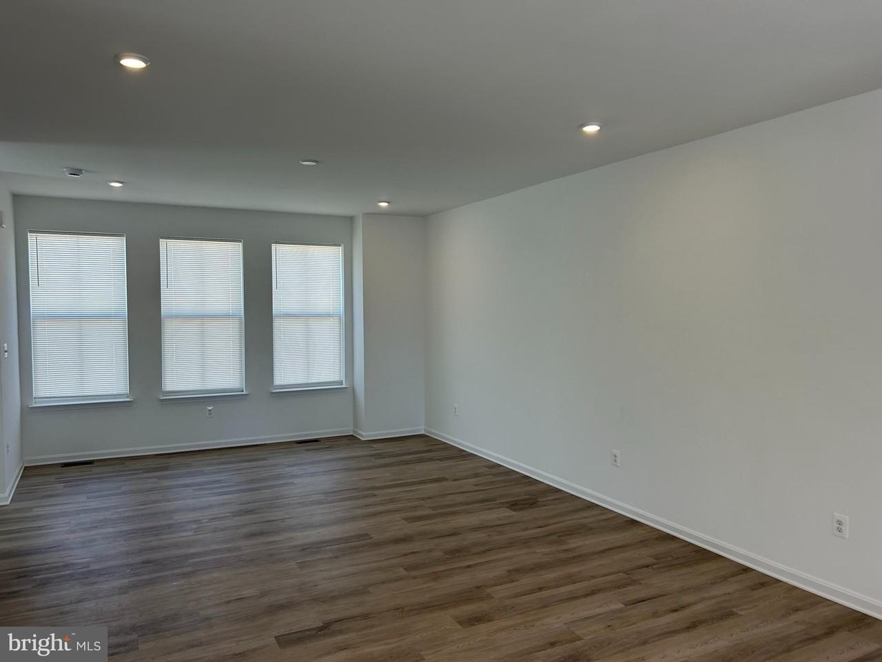 518 Rosemary Cir - Photo 4 of 15