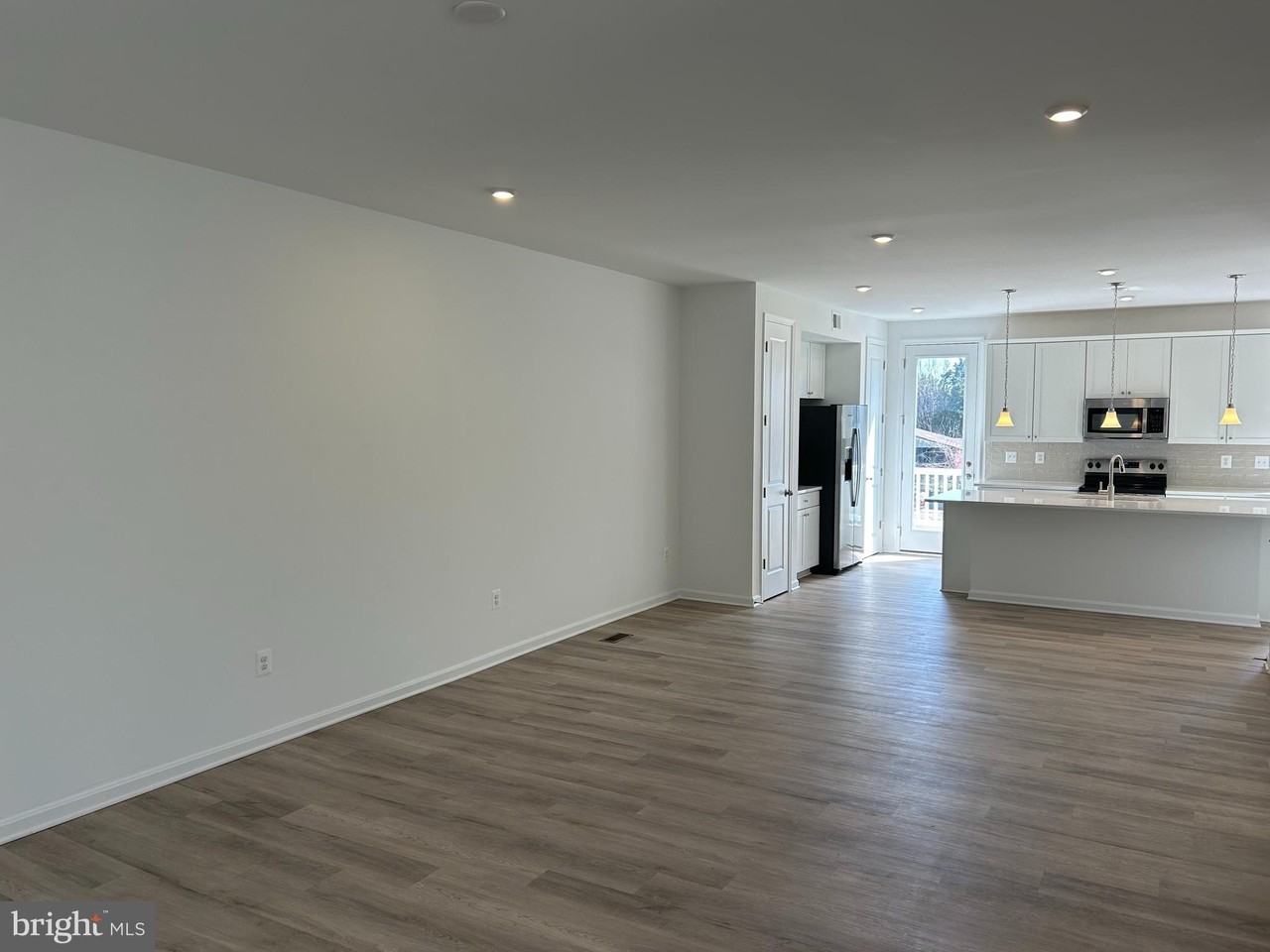 518 Rosemary Cir - Photo 5 of 15