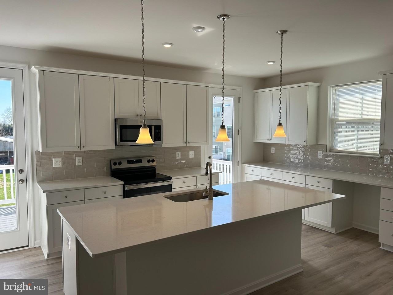 518 Rosemary Cir - Photo 6 of 15