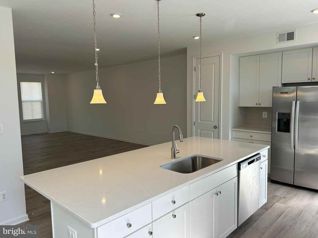 518 Rosemary Cir - Photo 7 of 15