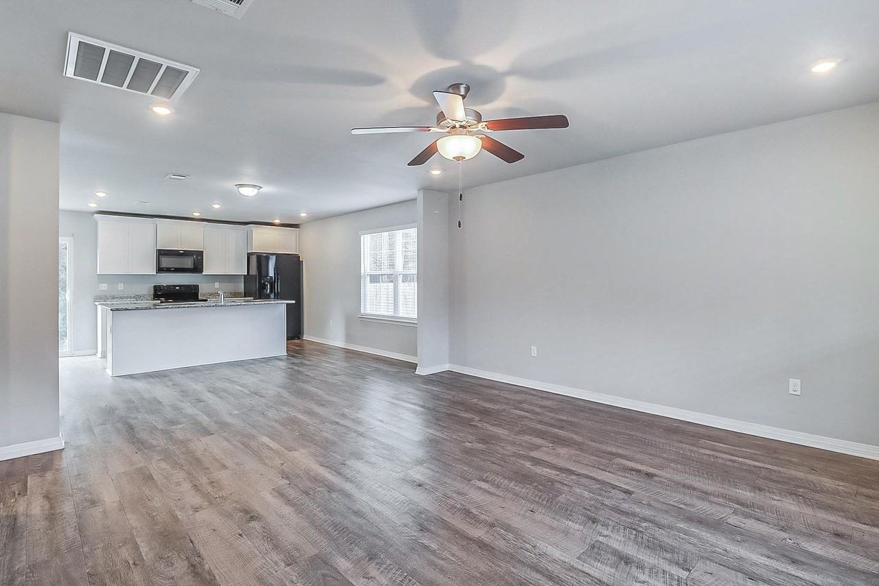 13145 Turtle Creek Pkwy #1 - Photo 2 of 17