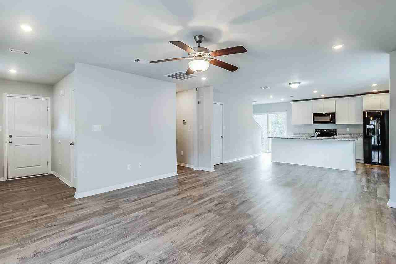 13145 Turtle Creek Pkwy #1 - Photo 3 of 17