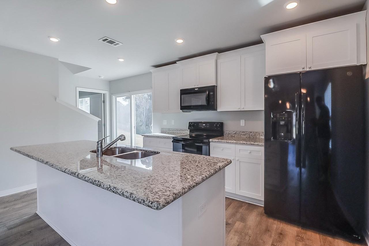 13145 Turtle Creek Pkwy #1 - Photo 4 of 17