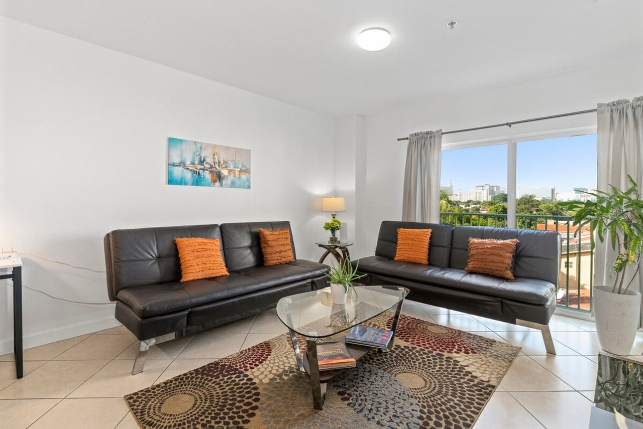 3219 Sw 23rd Ter #1056259P - Photo 3 of 33