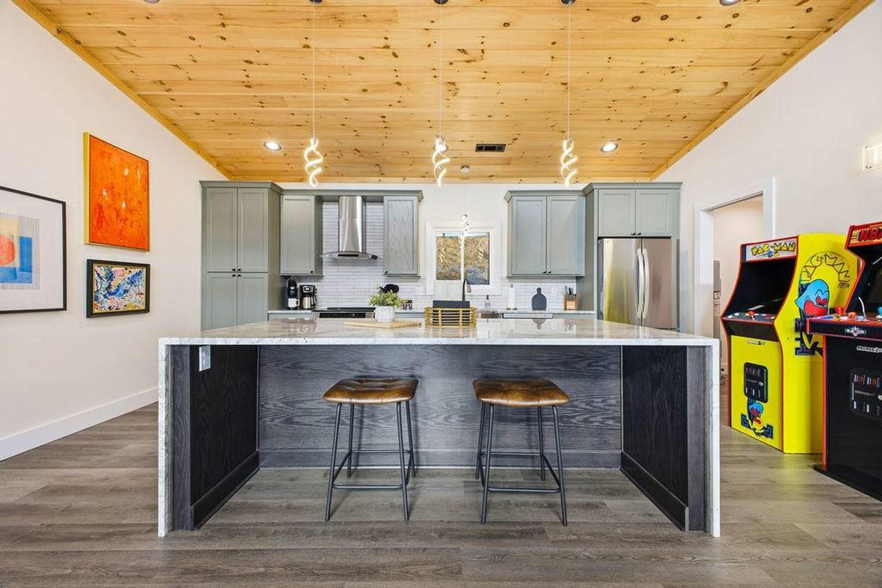 268 Everett St #1404265P - Photo 3 of 50