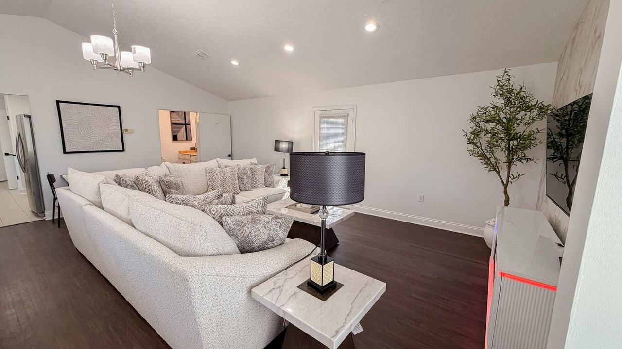 300 W 23rd Pl #1491599P - Photo 6 of 30