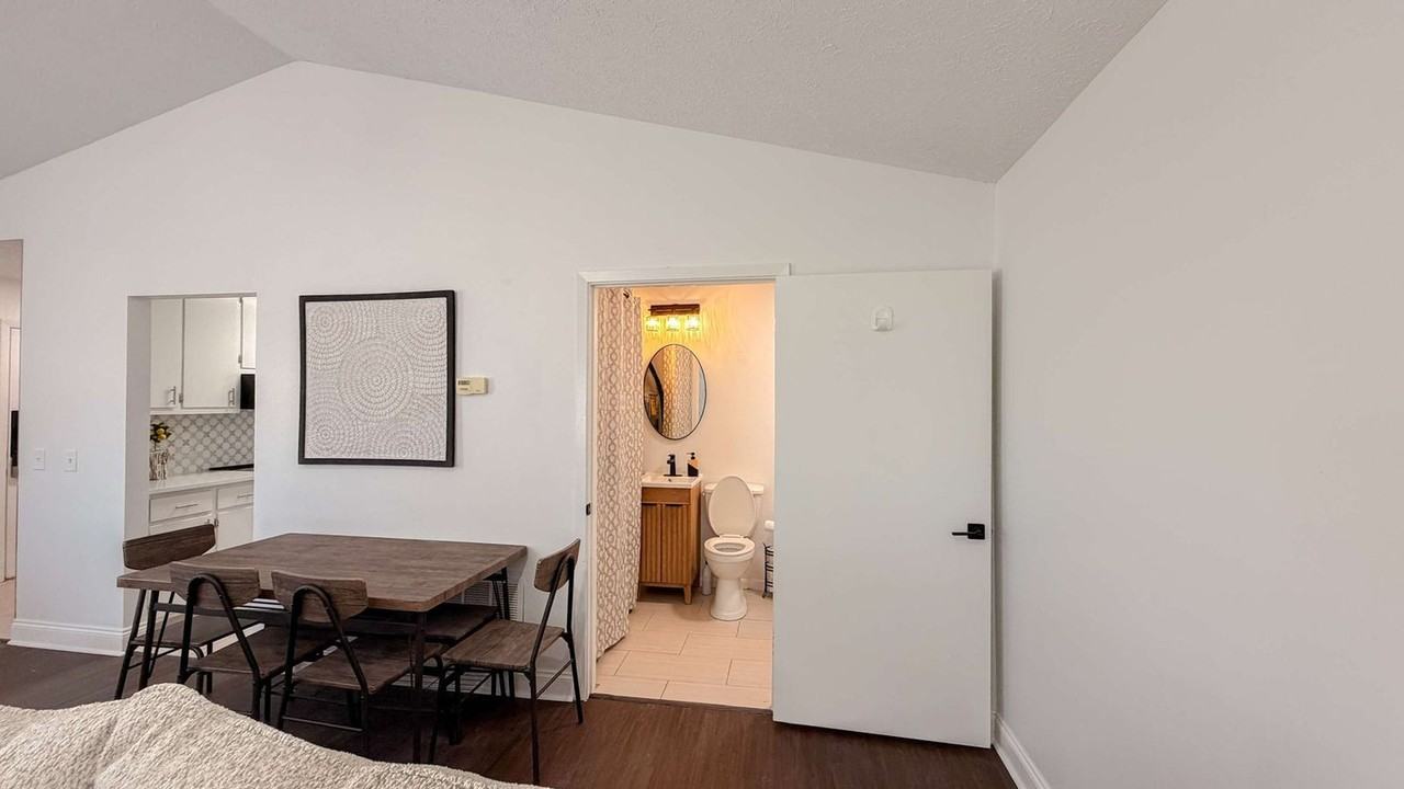 300 W 23rd Pl #1491599P - Photo 7 of 30