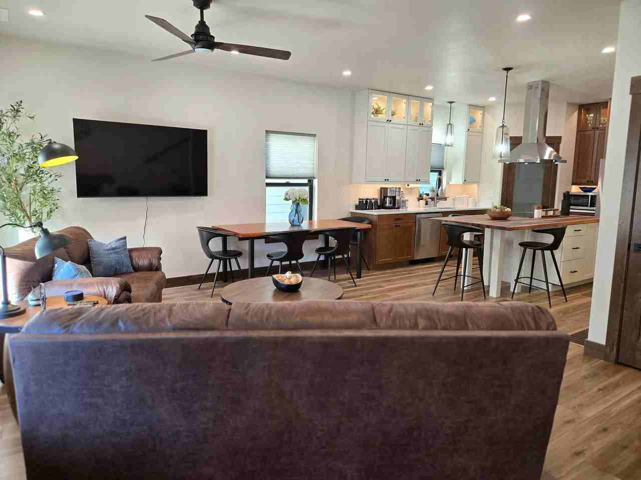 37 S Rodney St #1492822P - Photo 3 of 31