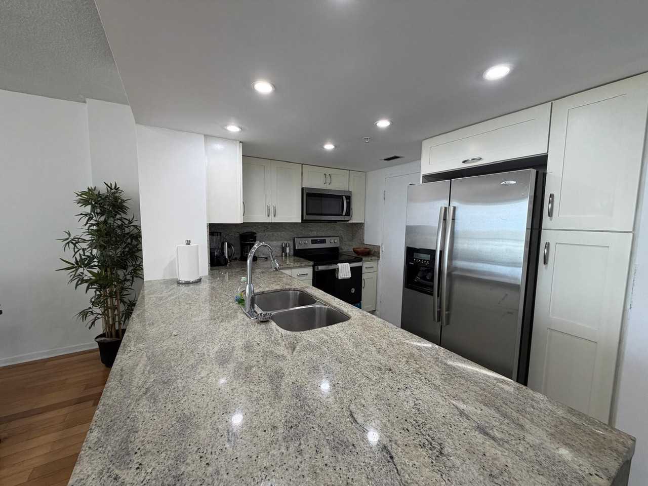 5601 Collins Ave #1475832P - Photo 6 of 7