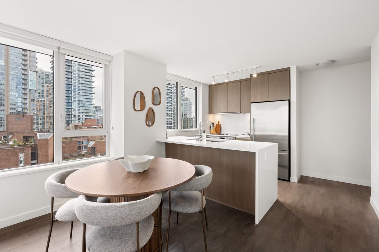 1009 Harwood St #1502457P - Photo 3 of 27