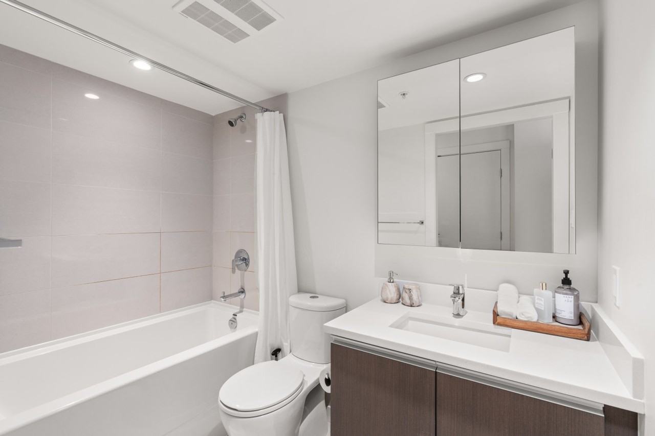 1009 Harwood St #1502457P - Photo 5 of 27