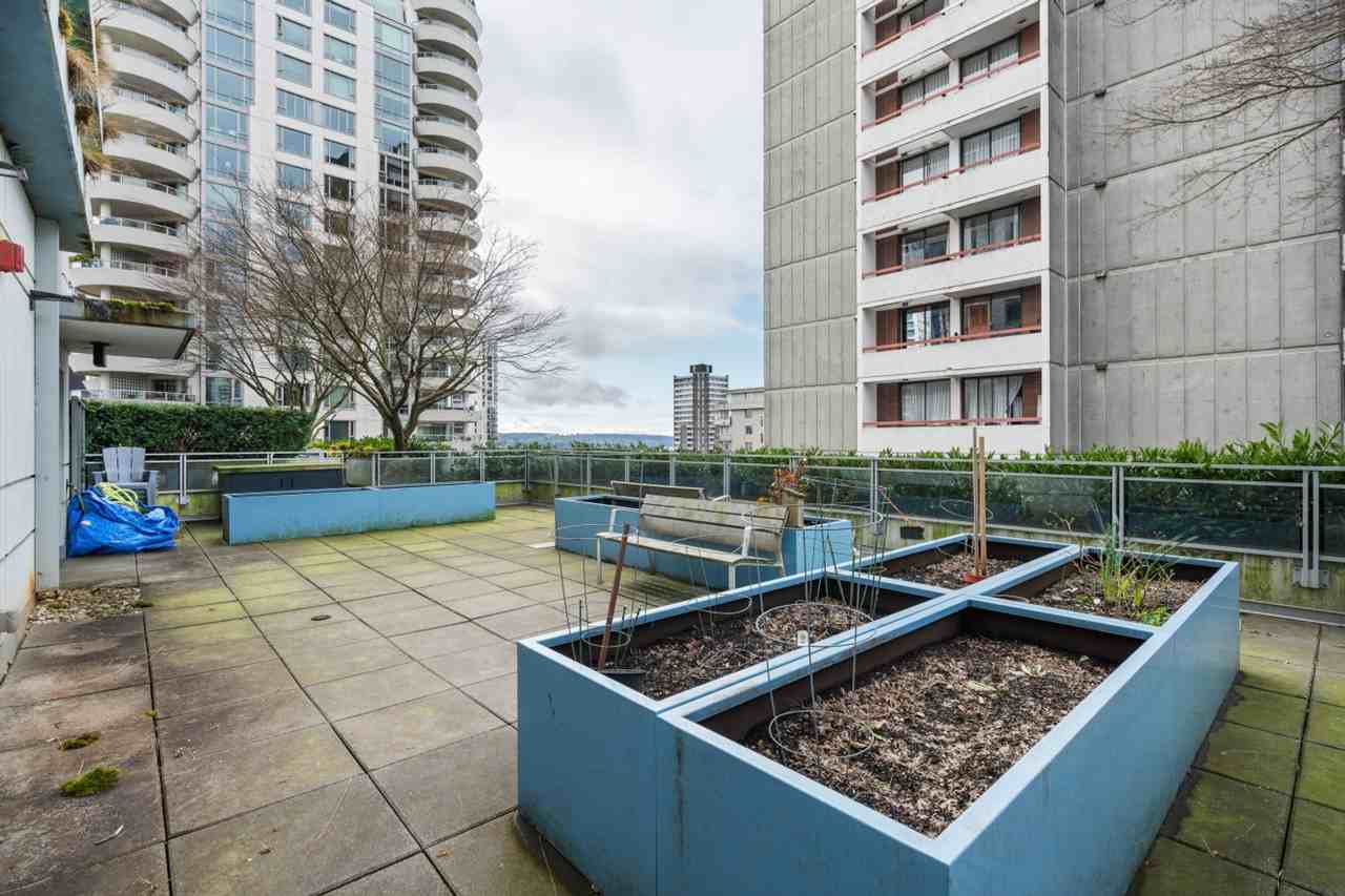 1009 Harwood St #1502457P - Photo 6 of 27