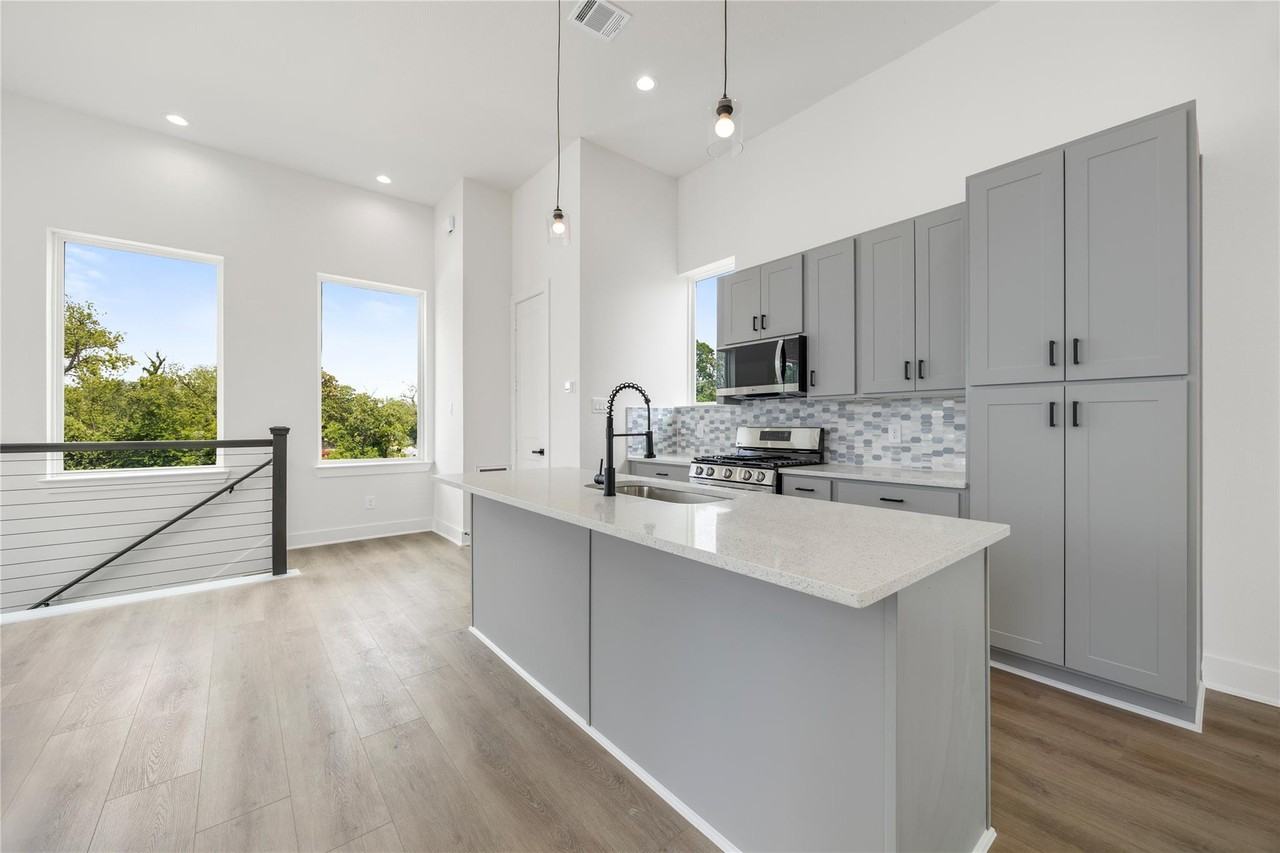 947 Green Meadow Lane - Photo 2 of 6