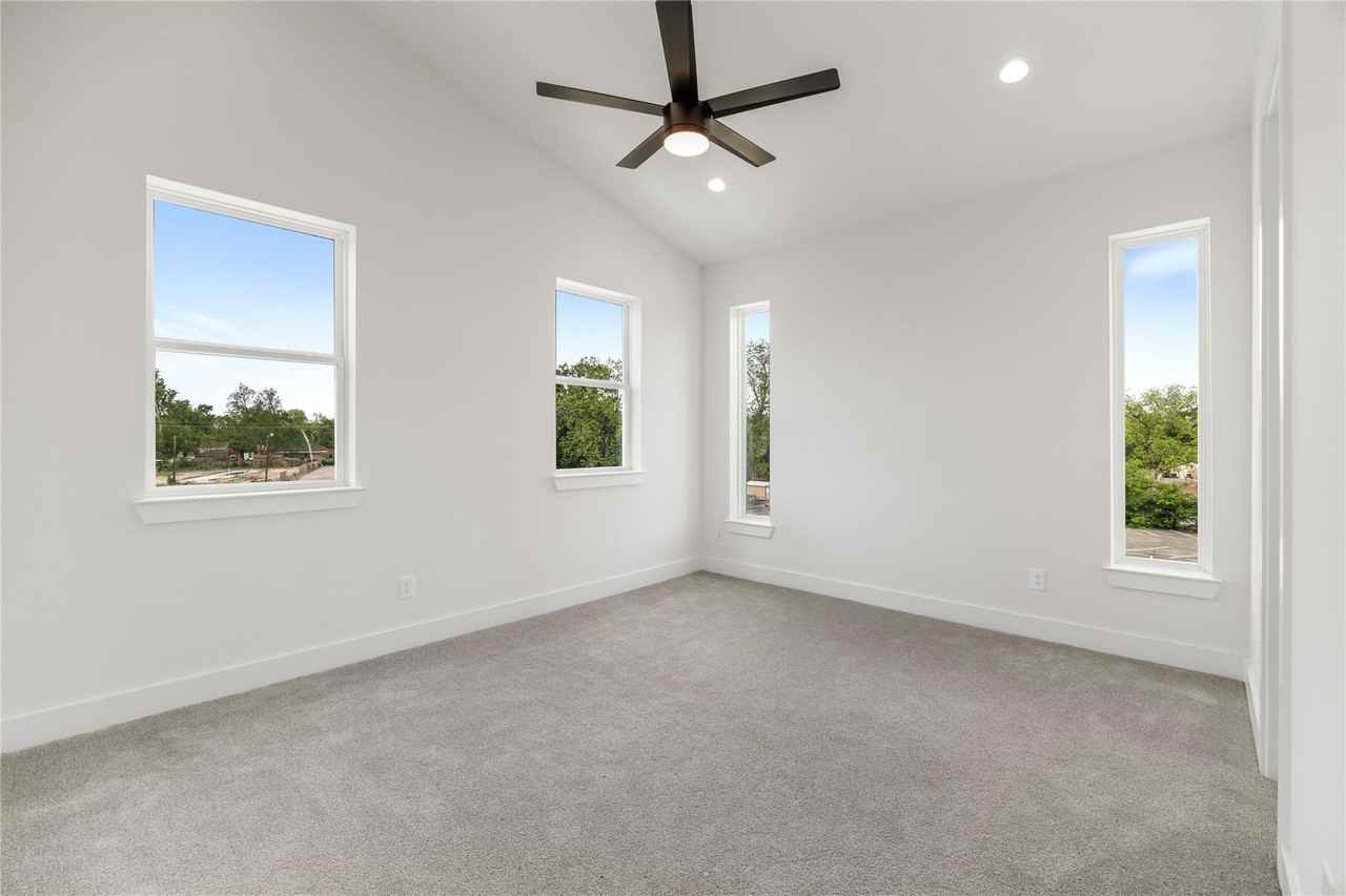 947 Green Meadow Lane - Photo 4 of 6