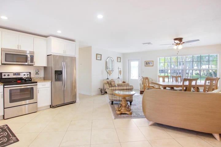 19185 Southeast Homewood Avenue - Photo 5 of 9