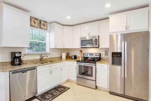 19185 Southeast Homewood Avenue - Photo 1 of 1