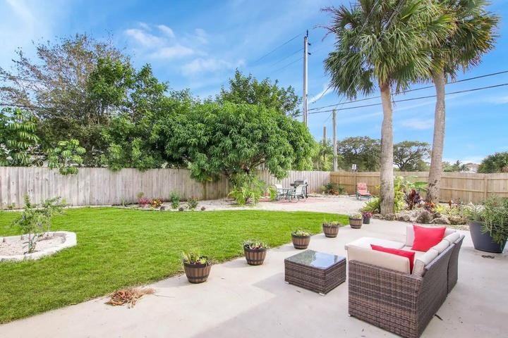 19185 Southeast Homewood Avenue - Photo 3 of 9