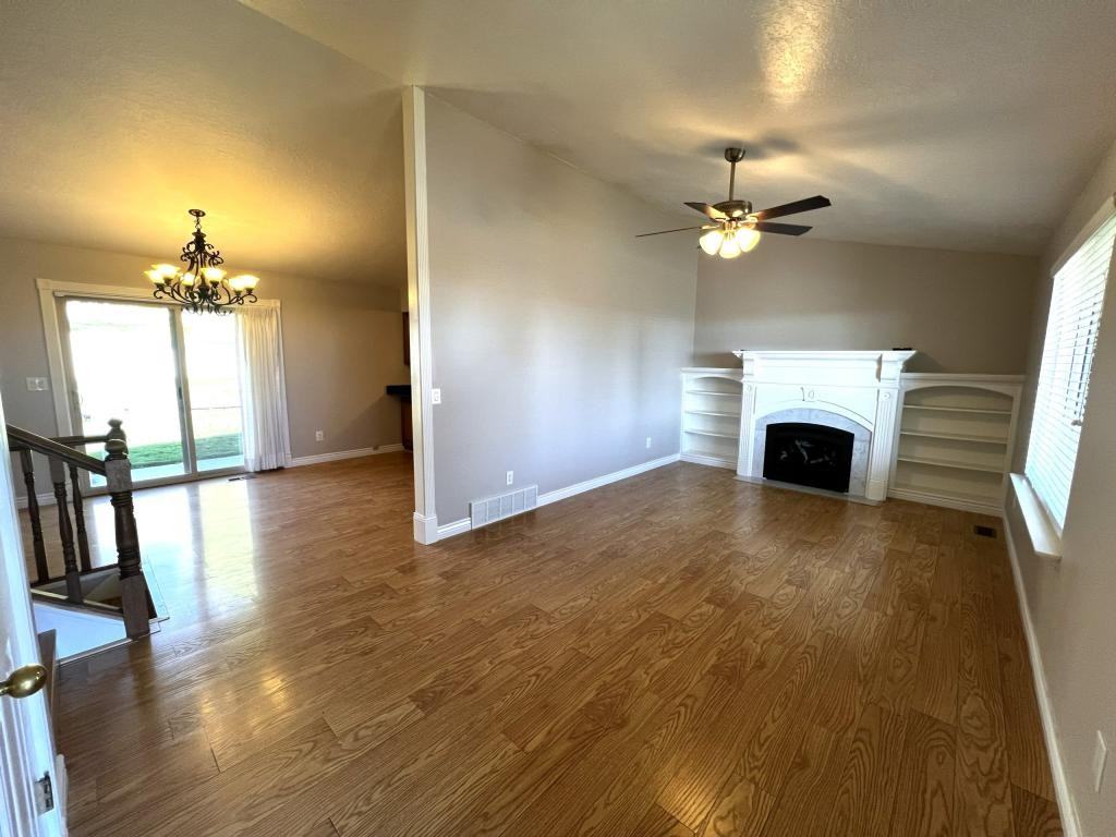 676 E 3300 N - Photo 5 of 28