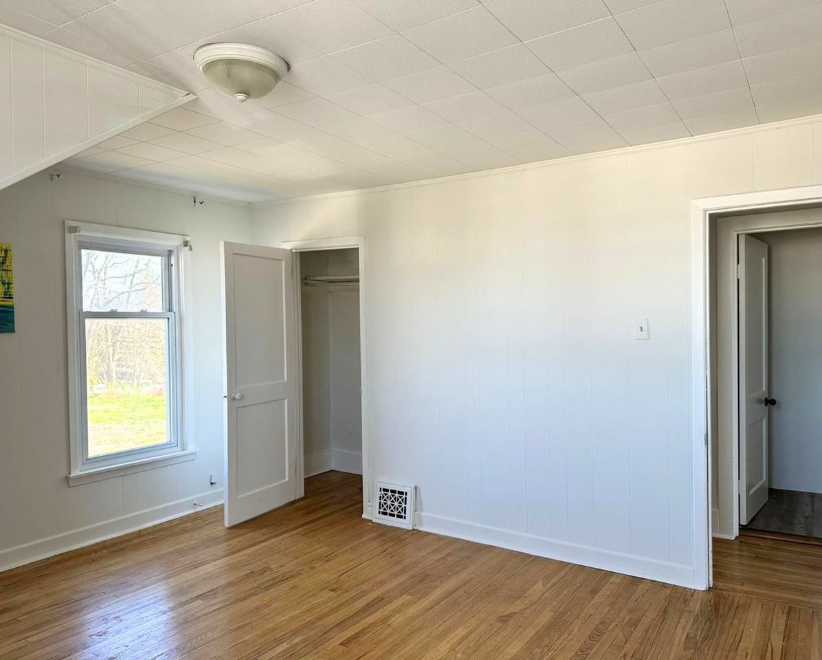 387 William Street - Photo 6 of 9