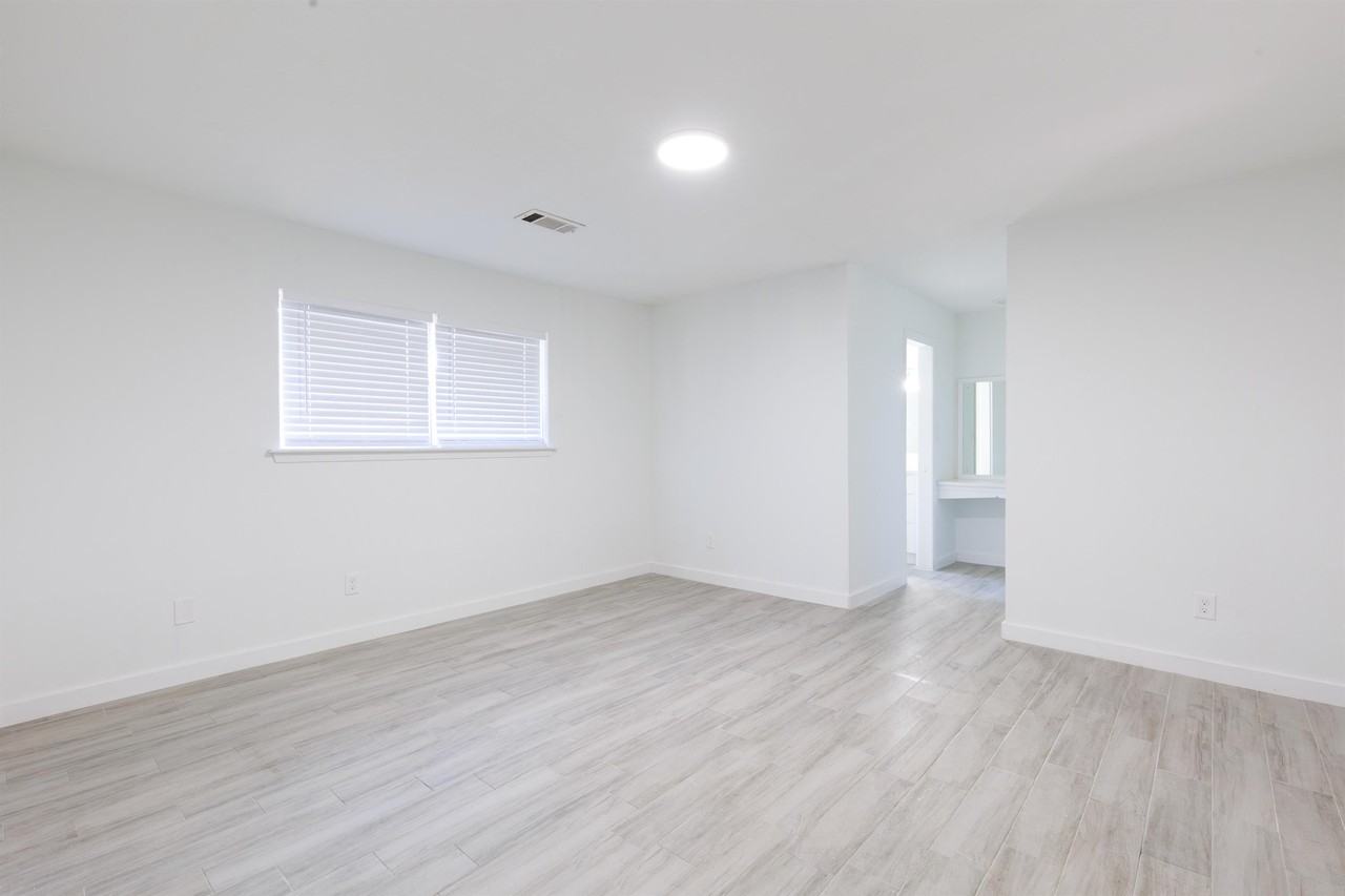 2510 Straight Creek Dr - Photo 6 of 32