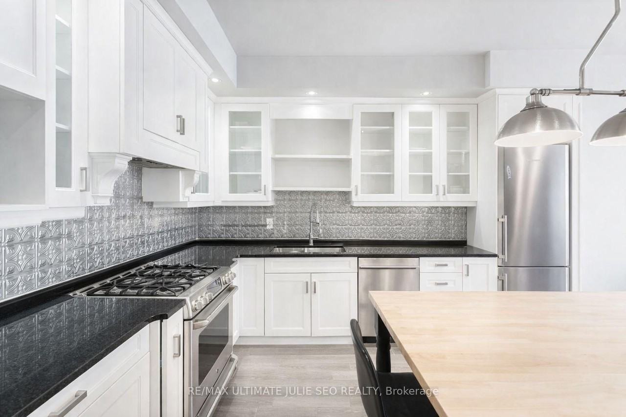 654 Queen Street West - Photo 9