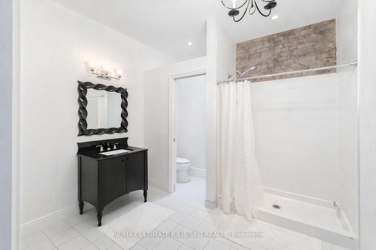 654 Queen Street West - Photo 14