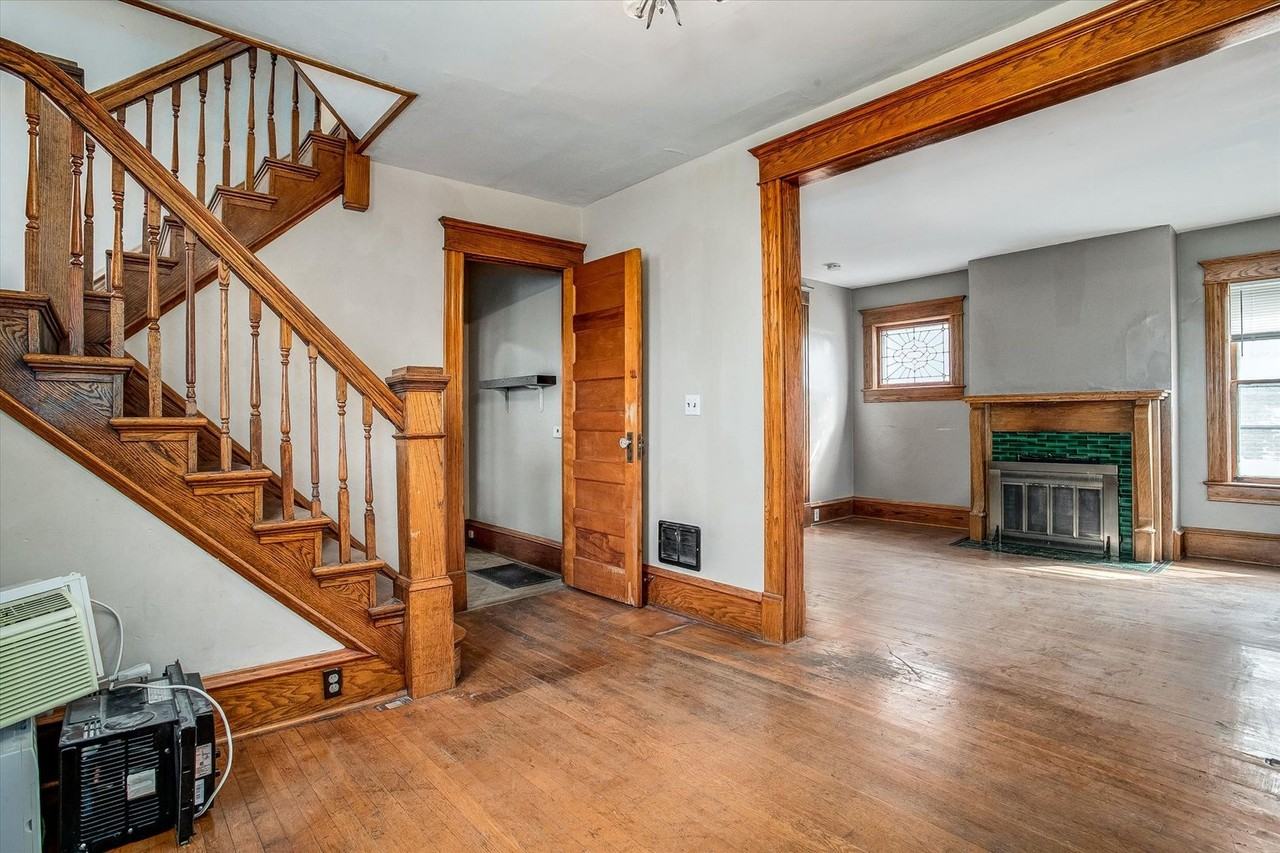 908 E 31st St - Photo 6 of 30