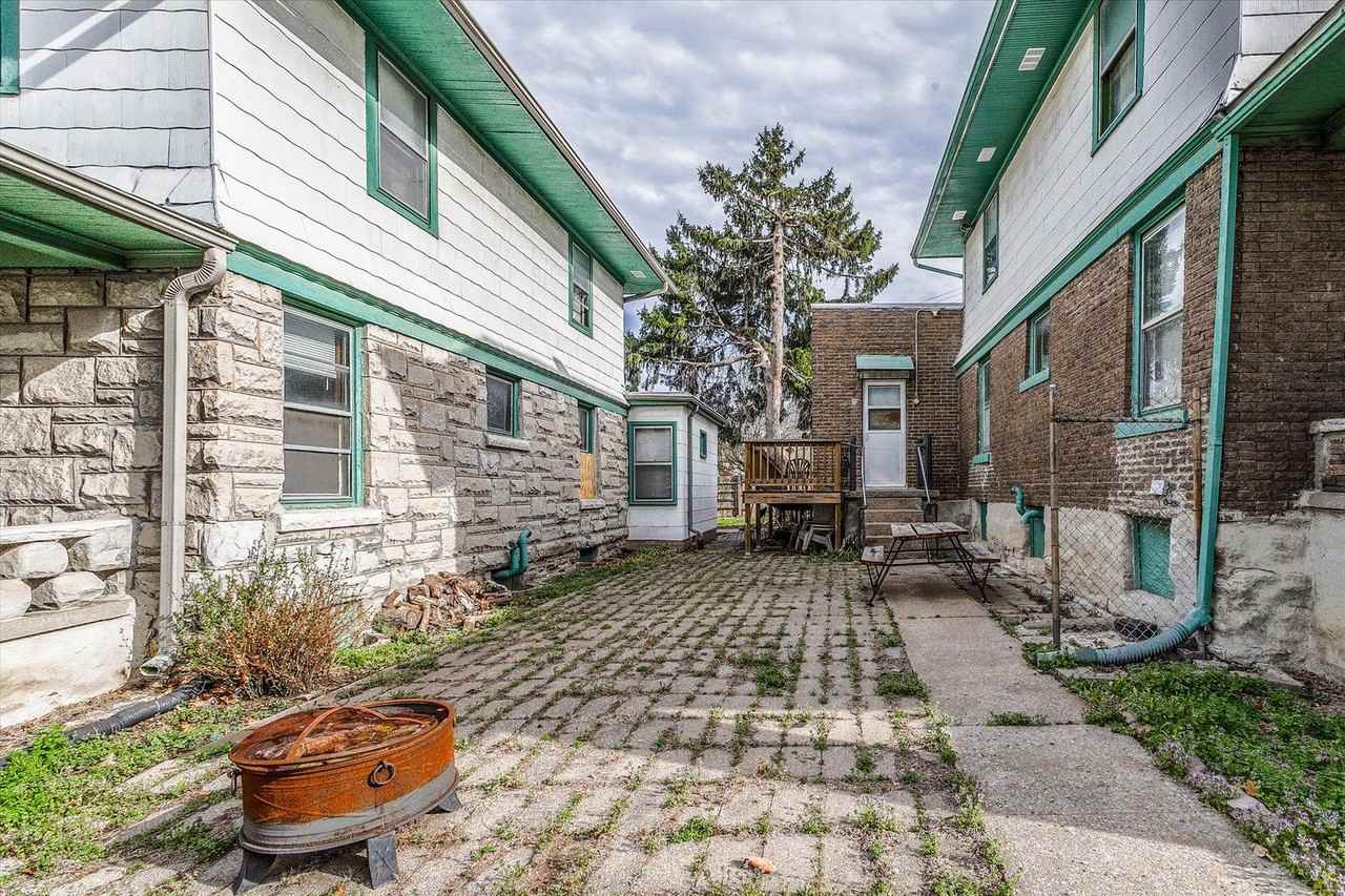 912 E 31st St - Photo 3 of 26