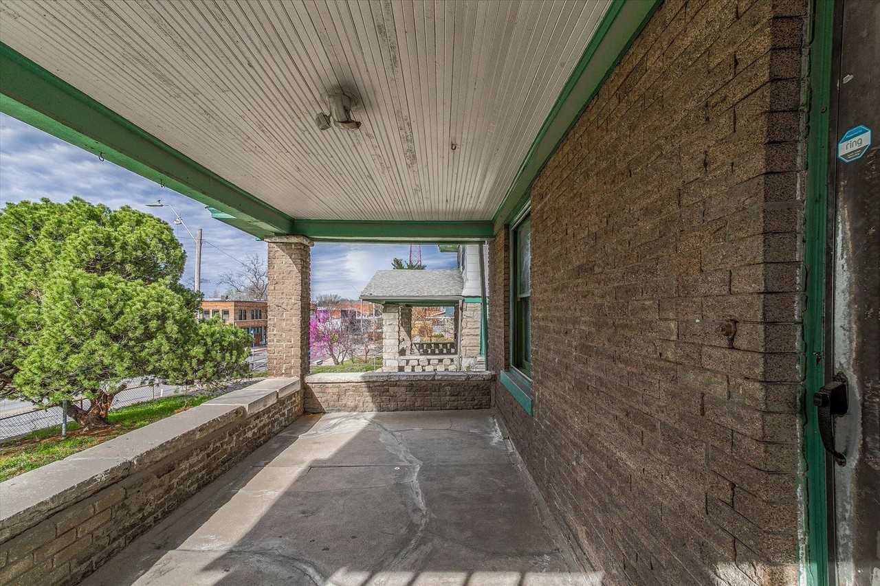 912 E 31st St - Photo 4 of 26