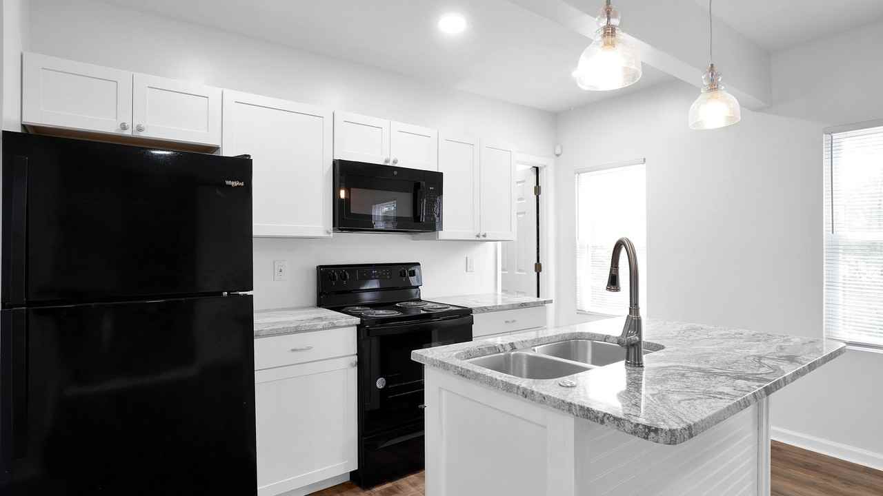 798 Kelton Ave #798 - Photo 7 of 15