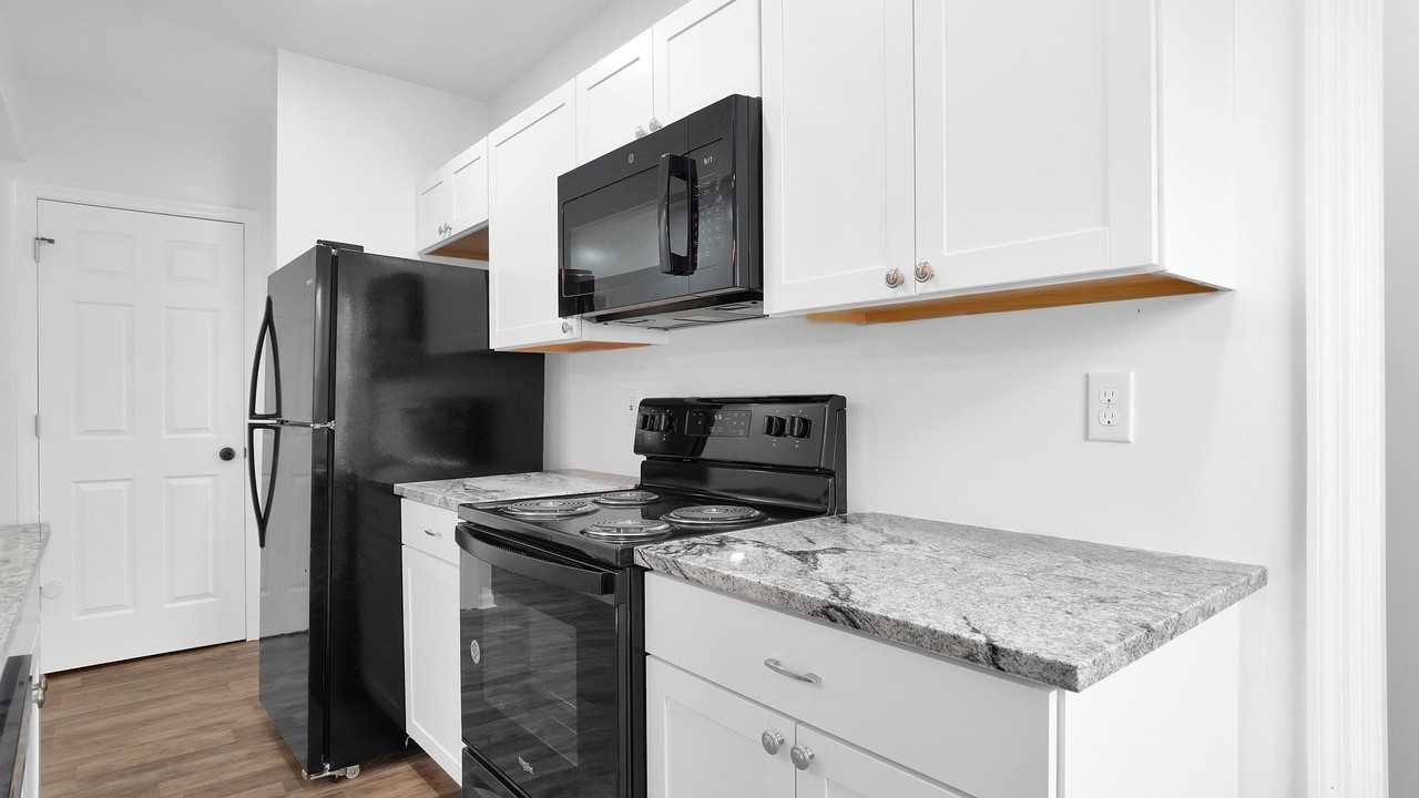 798 Kelton Ave #798 - Photo 2 of 15