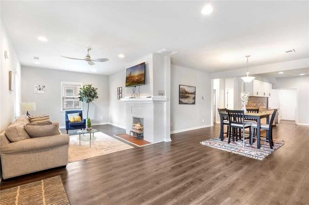 1585 Archer St Sw - Photo 2 of 27