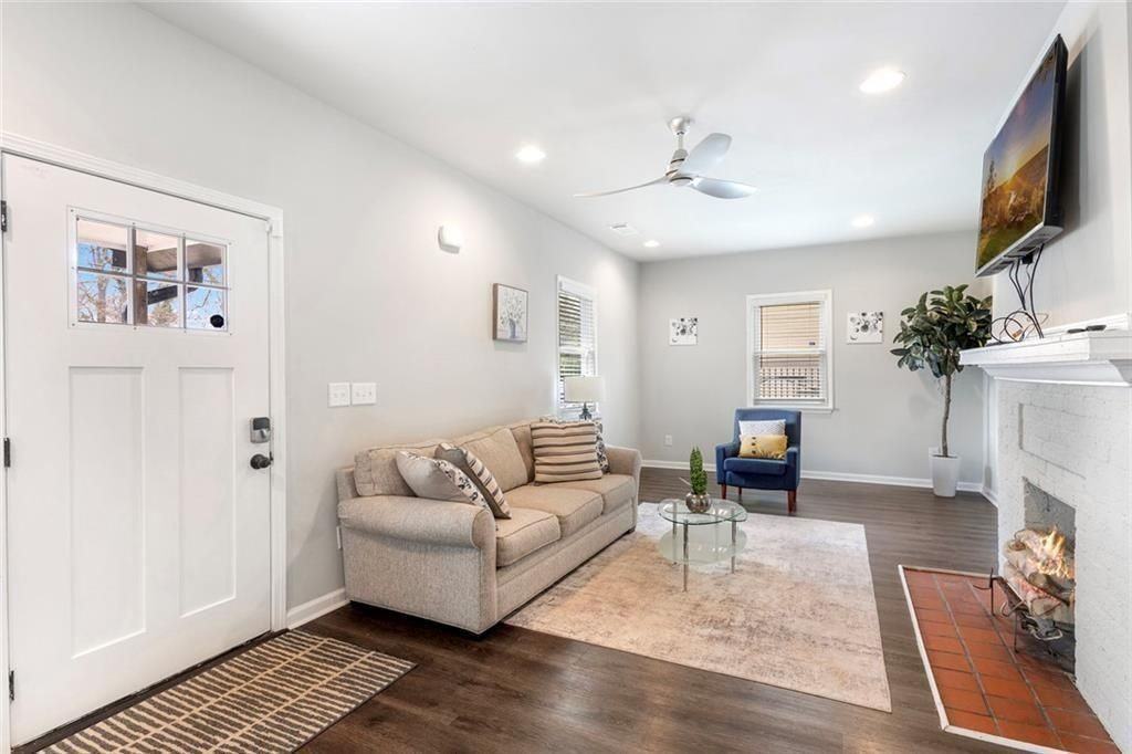 1585 Archer St Sw - Photo 3 of 27
