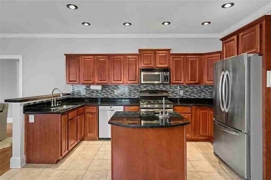 372 Clifford Ave Ne - Photo 2 of 29