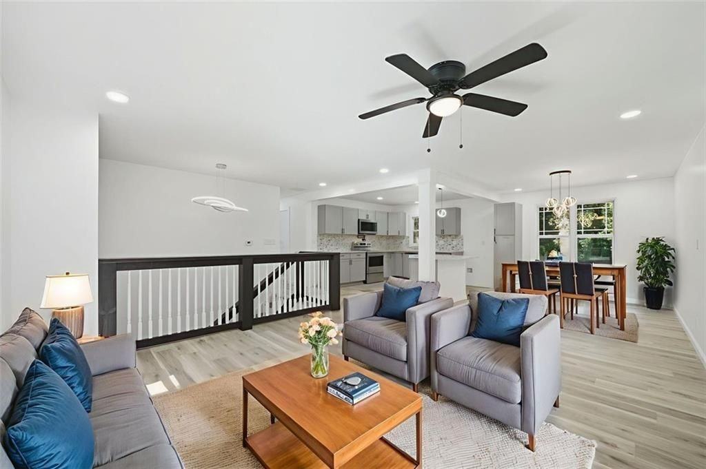 3920 Wedgefield Cir - Photo 2 of 23