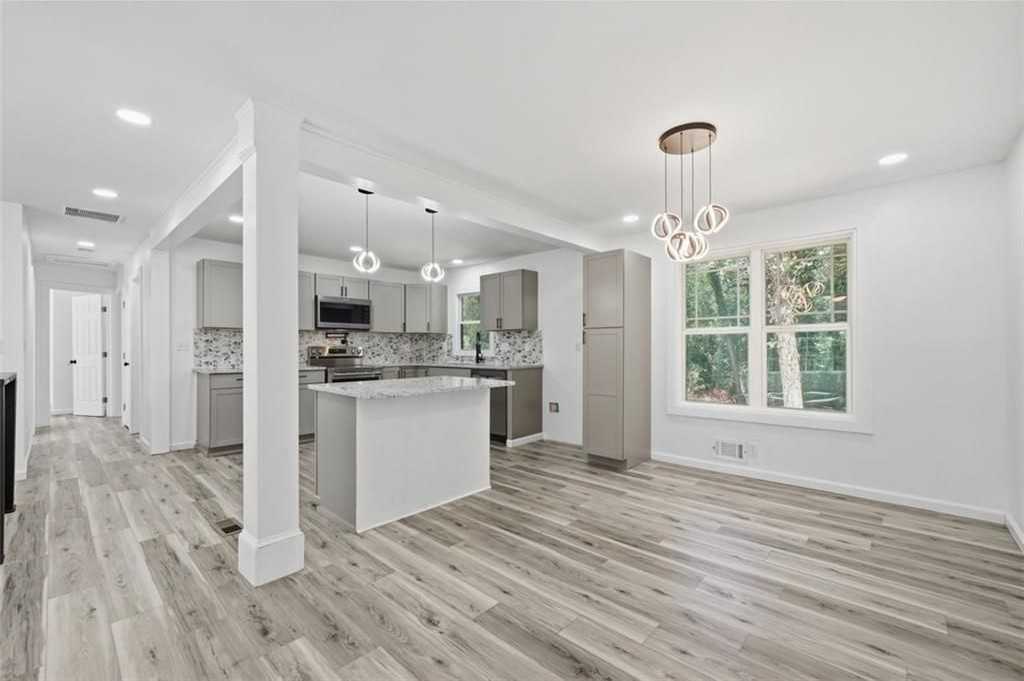 3920 Wedgefield Cir - Photo 3 of 23