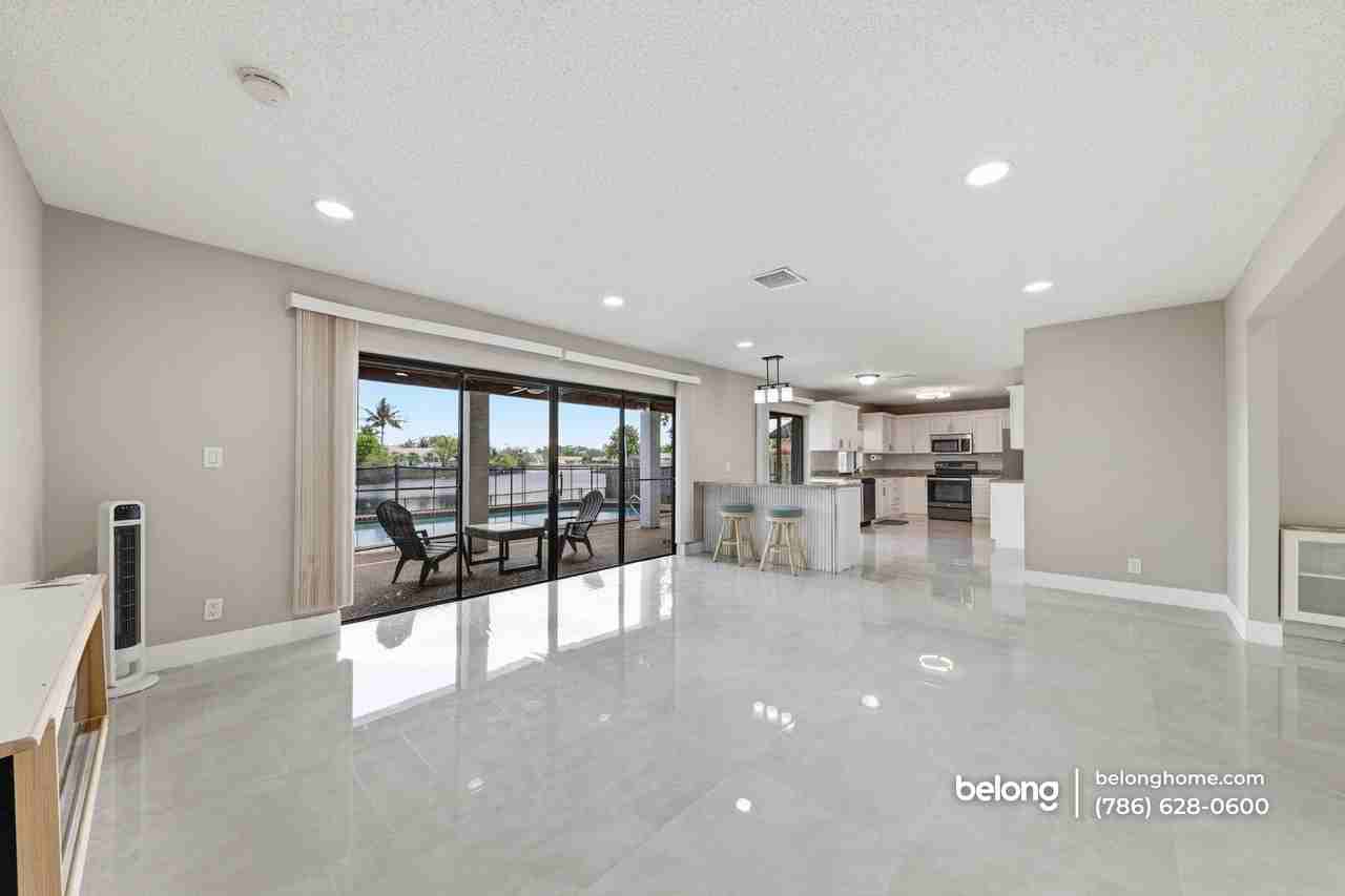 9460 Nw 16th St - Photo 5 of 31