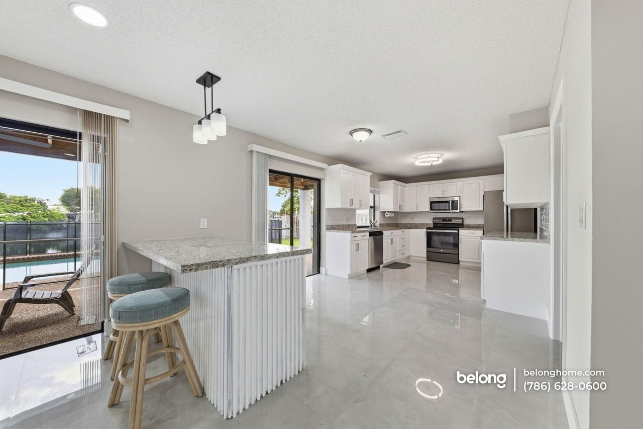 9460 Nw 16th St - Photo 7 of 31