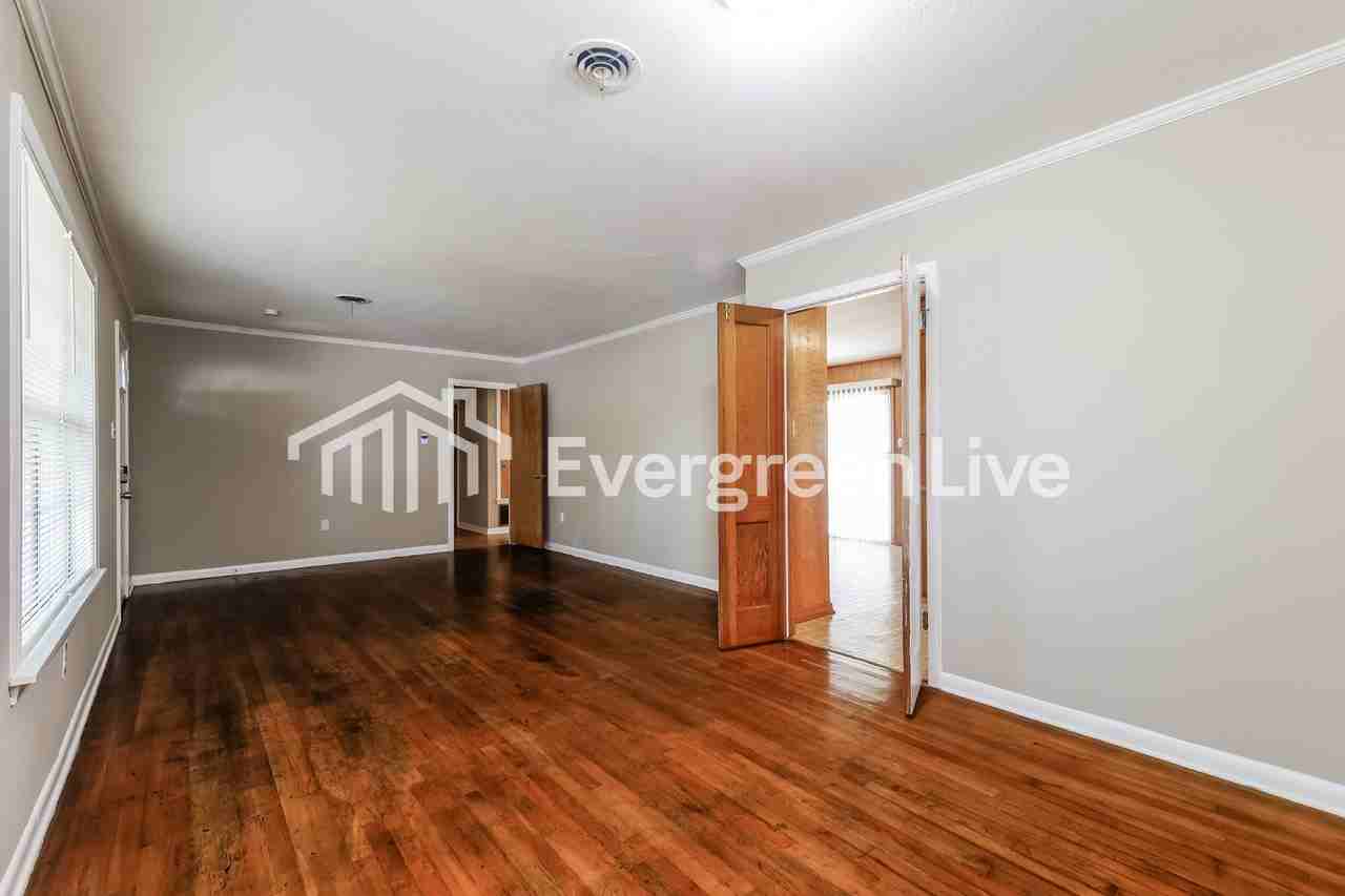 728 Newland St - Photo 4 of 15