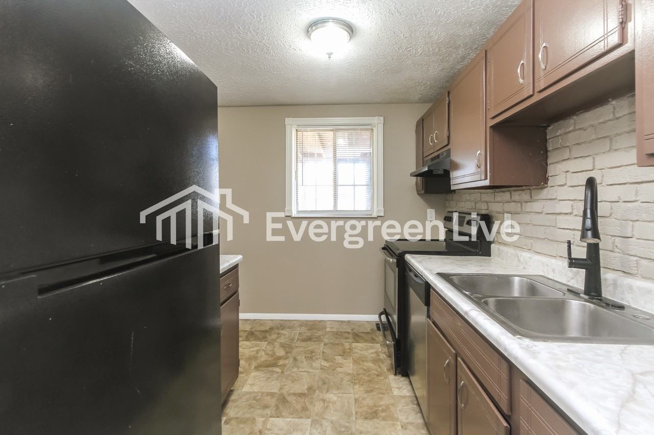 5902 Pemberly Dr - Photo 4 of 15