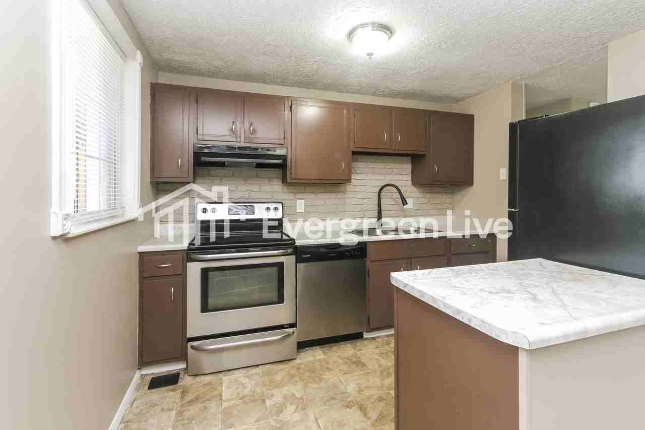 5902 Pemberly Dr - Photo 5 of 15