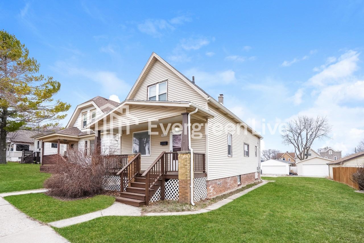 3870 E Underwood Ave - Photo 2 of 15