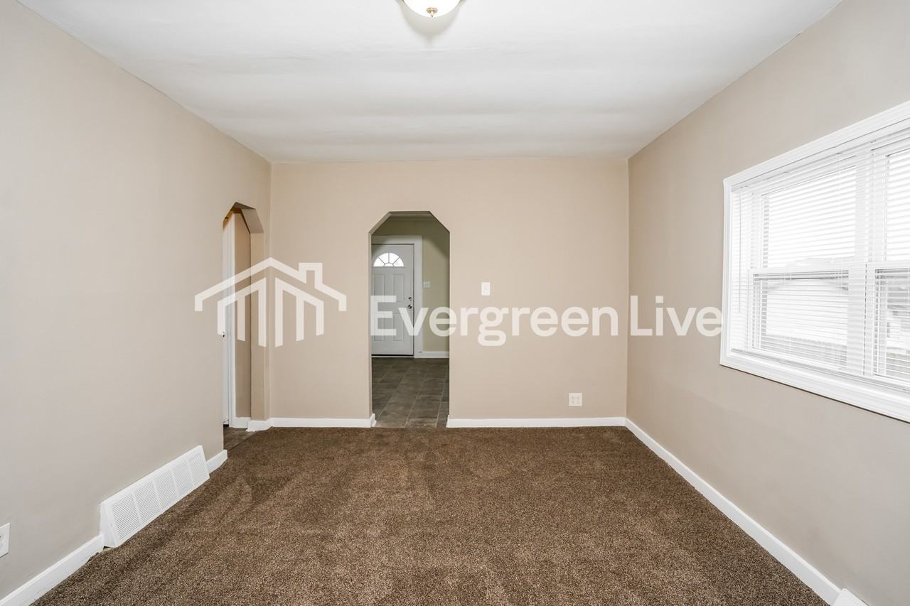 3870 E Underwood Ave - Photo 3 of 15