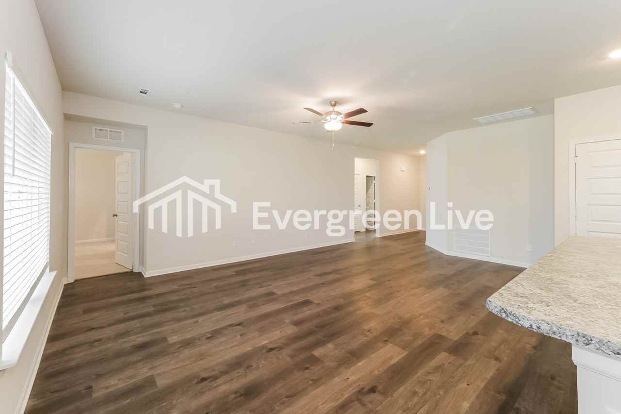 505 Se Nelson Dr - Photo 3 of 15