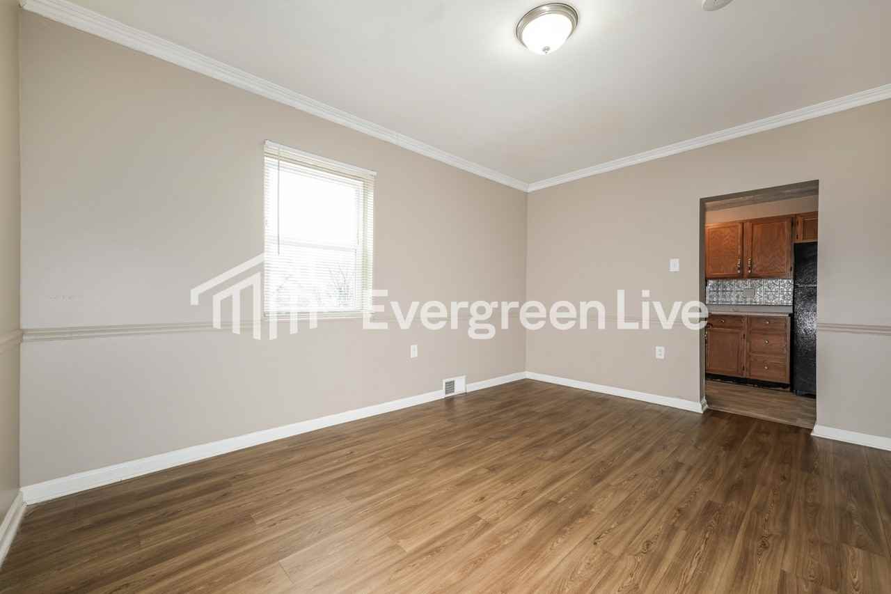 424 Vine St - Photo 3 of 15