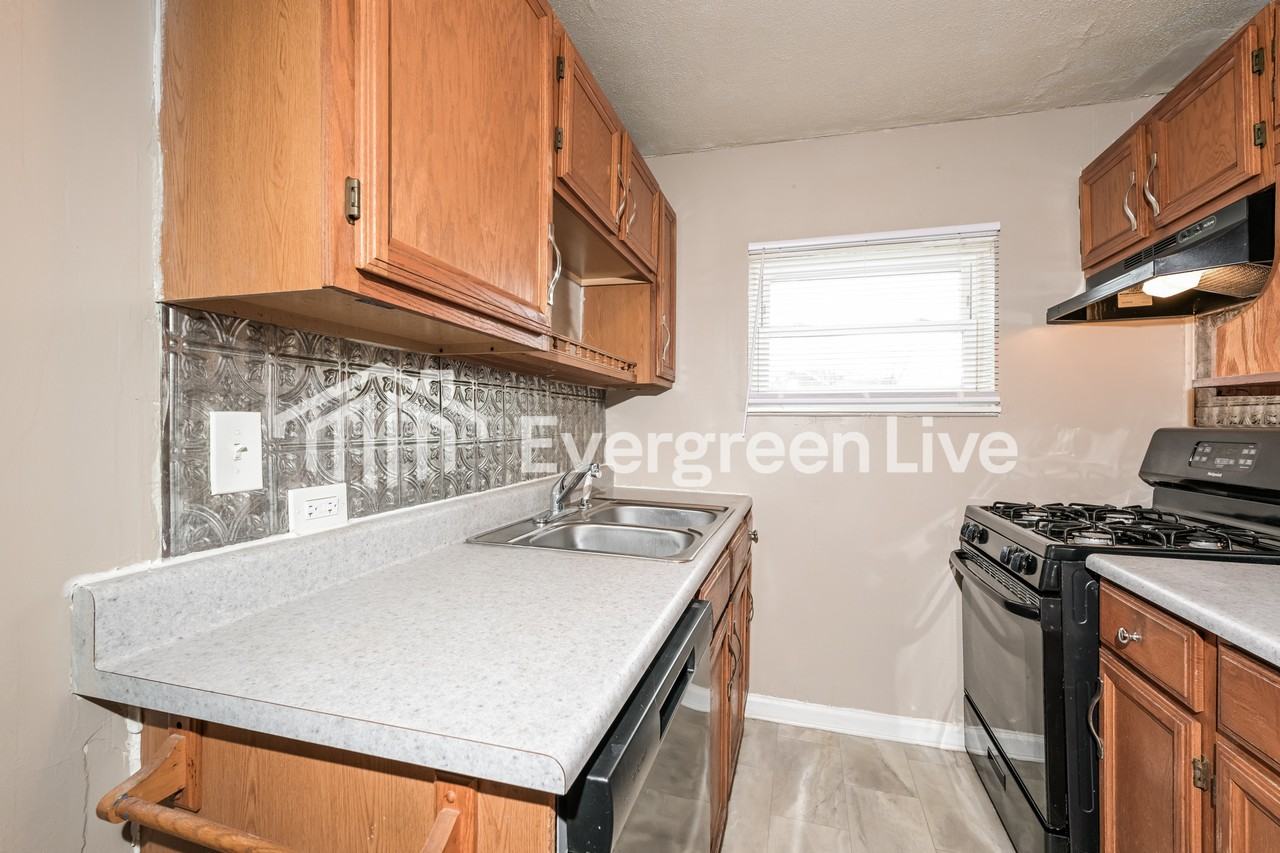 424 Vine St - Photo 6 of 15